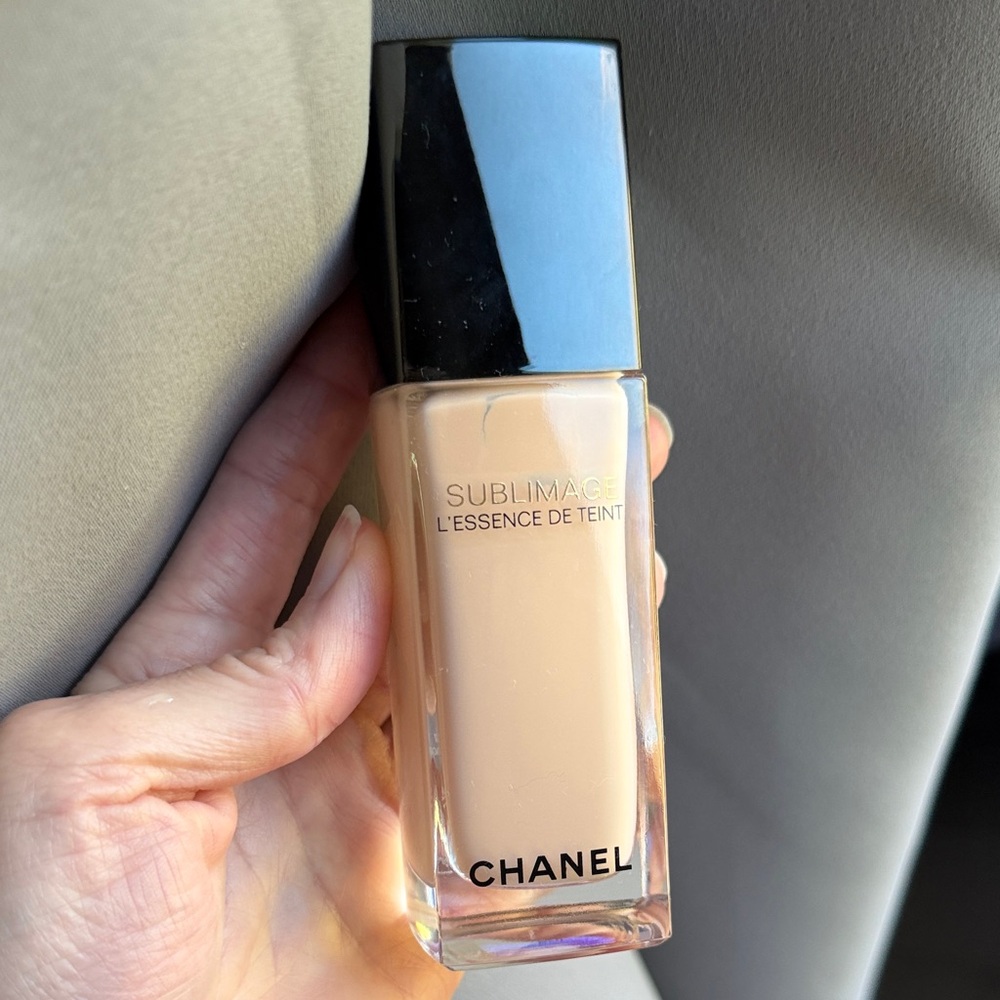 CHANEL Sublimage L'Essence de Teint Foundation